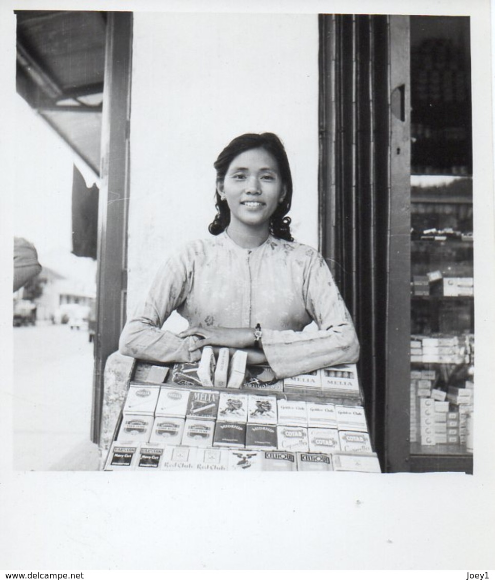 1 Lot de 11 photos Vietnam années 50. format 8/8