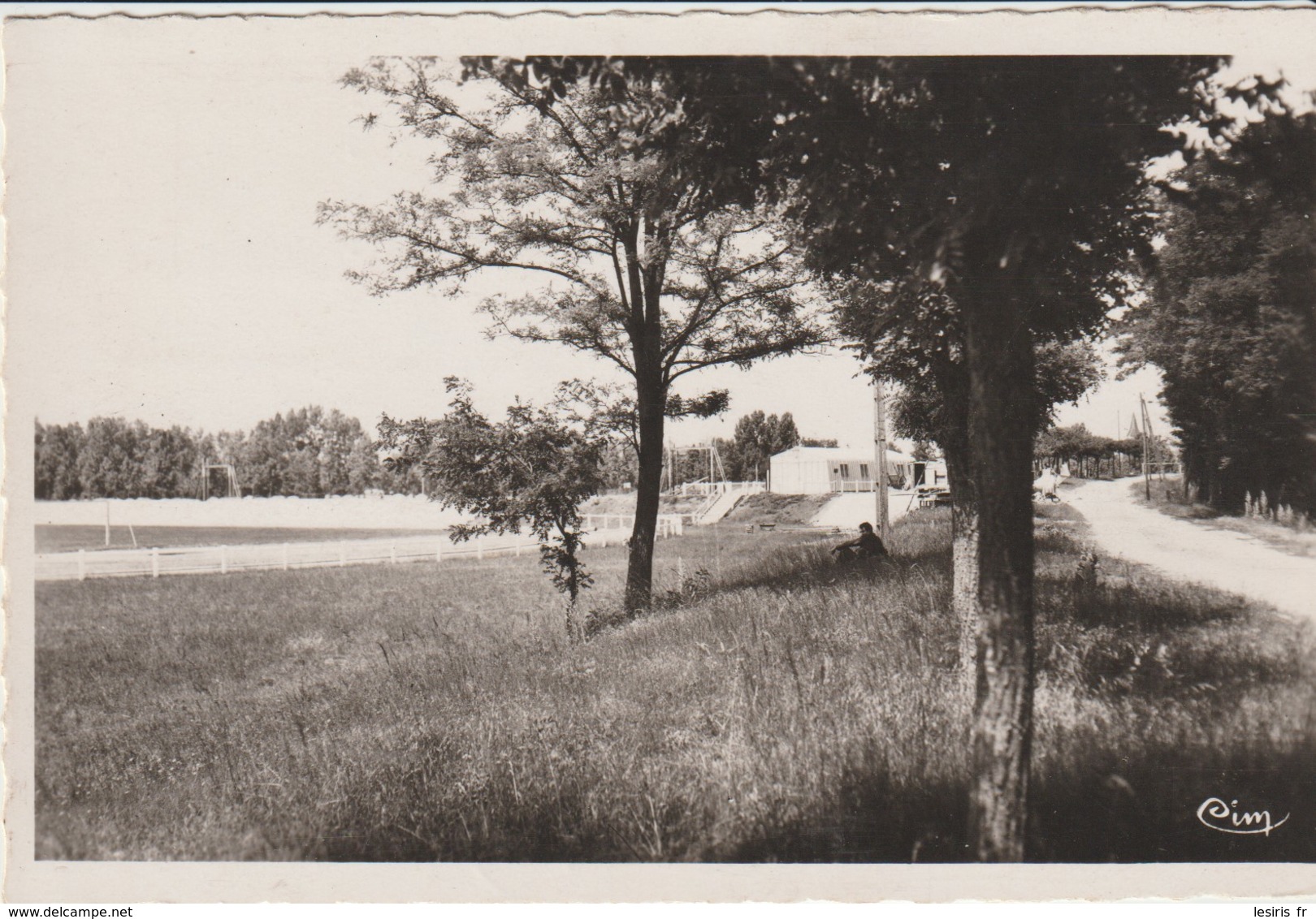 C.P. - PHOTO - GUEUGNON - STADE JEAN LAVILLE - CIM - Gueugnon