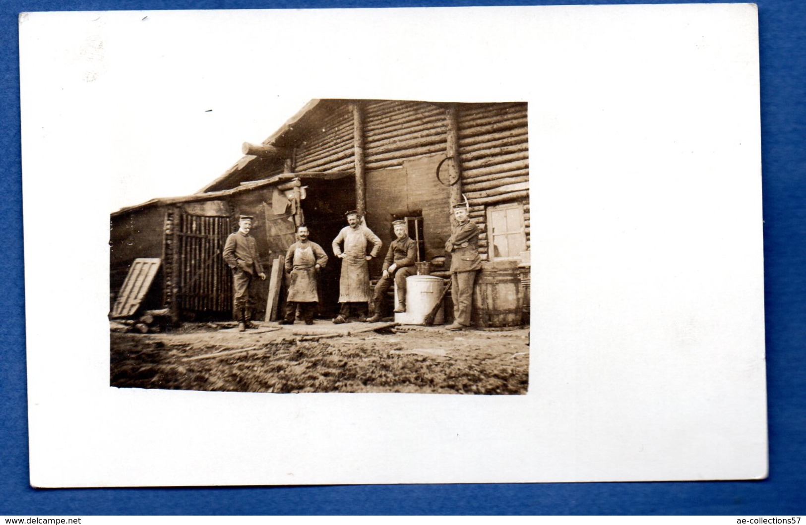 Carte Photo  -    Soldats Allemands    - Devant Un Atelier  -  Forgeron ? - War 1914-18