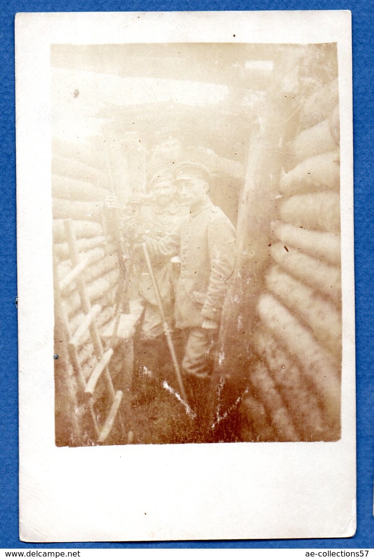 Carte Photo  -    Soldats Allemands    - Dans Une Tranchée - War 1914-18