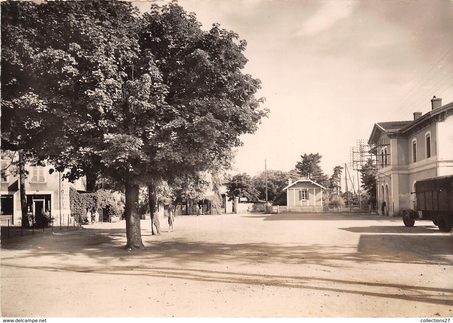 38-ROUSSILLON- LE PEAGE DE ROUSSILLON- PLACE DE LA GARE - Roussillon