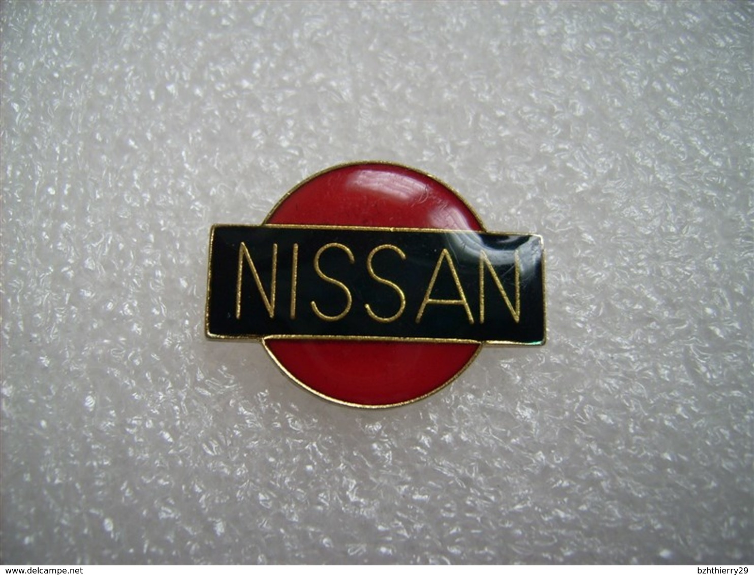 Pin's Nissan - Autres & Non Classés