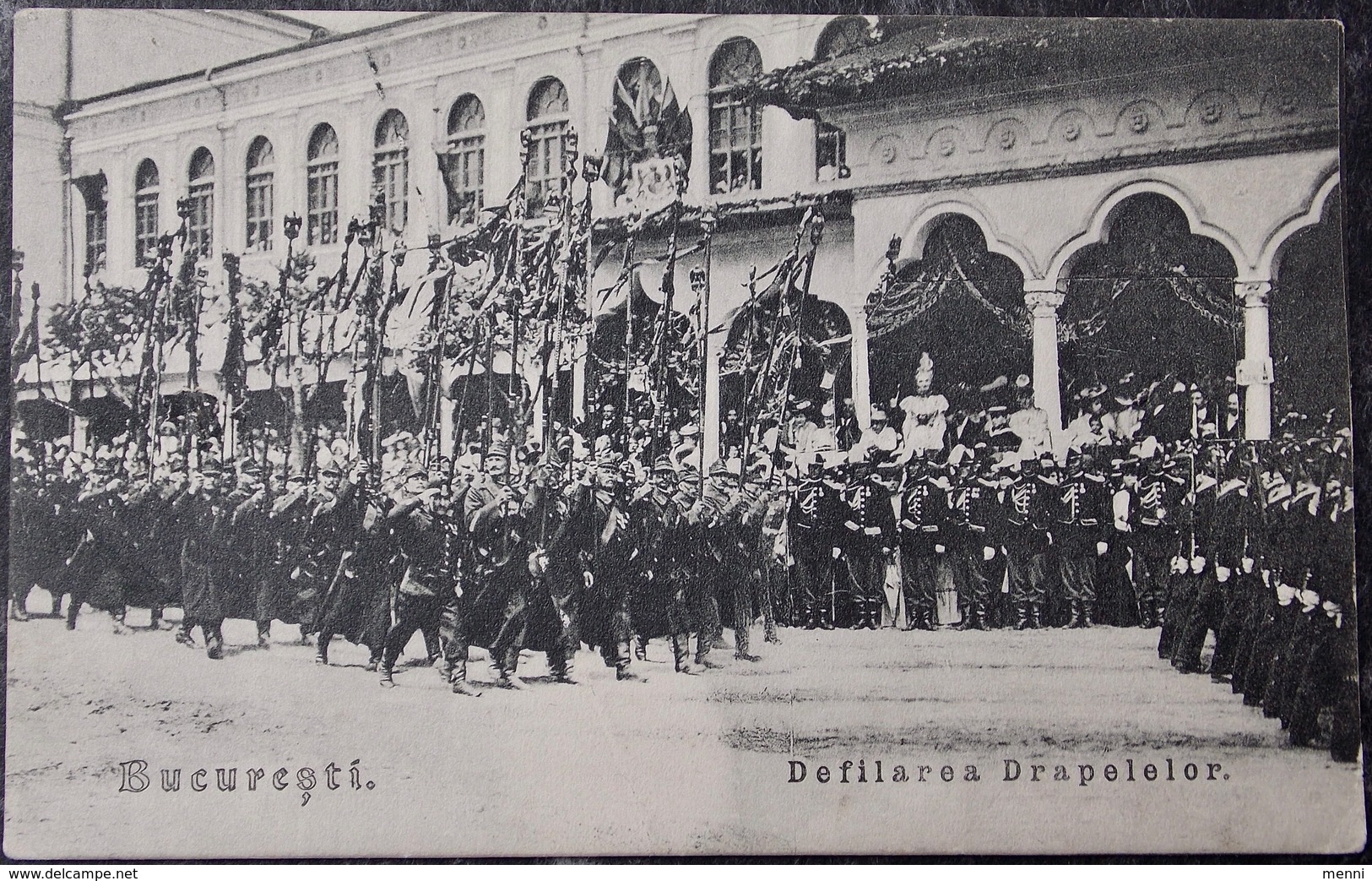 ROUMANIE ROMANIA Cpa Postcard  - BUCURESTI - Defilarea Drapelelor In Front Of Royal Tribune - Royalty - Romania