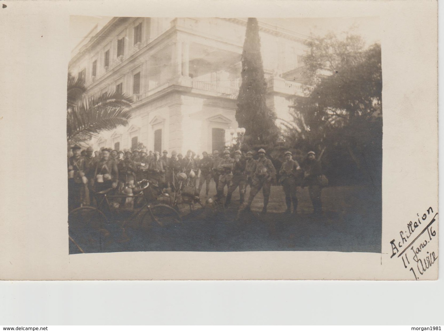 GRECE-   CARTE  PHOTO. CORFOU. ACHILLAION  11-01-16 Soldats - Grèce