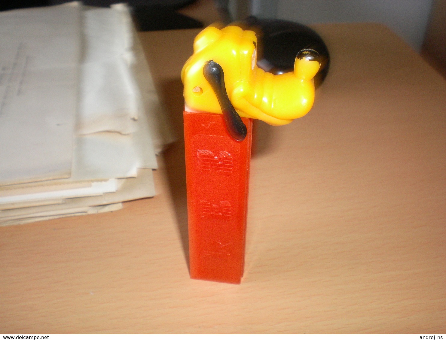 Pez - Old Pez Figure, Yugoslavia,   US Patent 3 942 683 - Pez