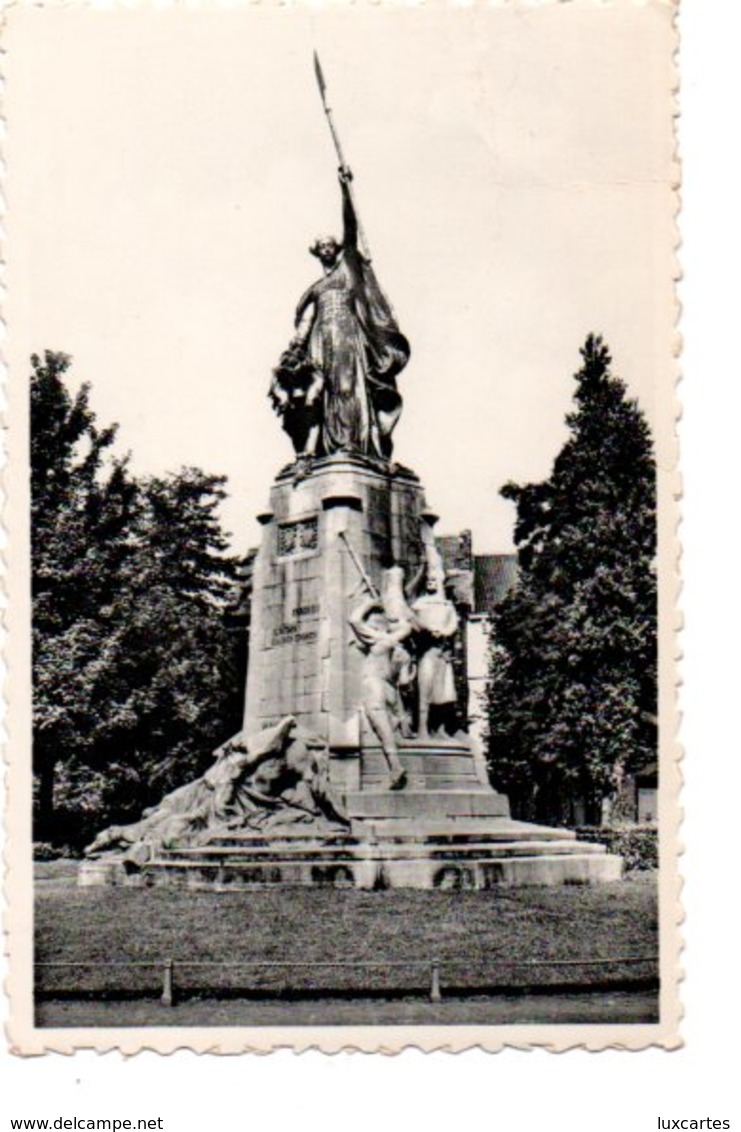COURTRAI. MONUMENT DE LA BATAILLE DES EPERONS D' OR. - Kortrijk