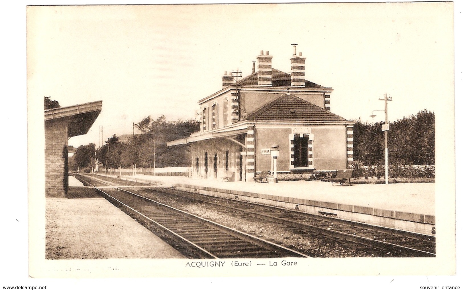 CPA Acquigny La Gare 27 Eure - Acquigny