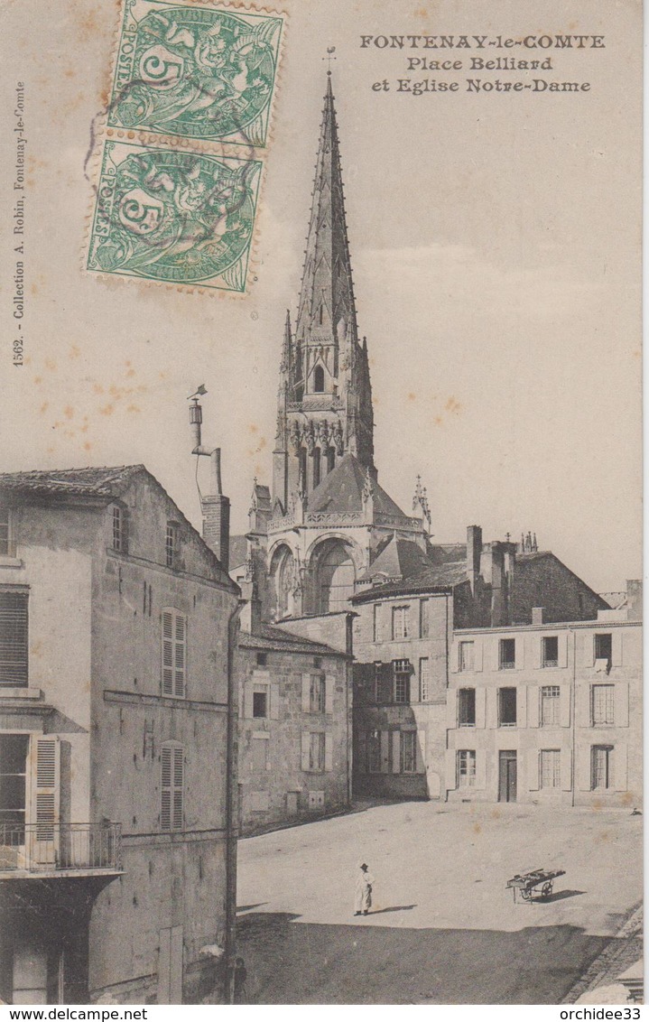 CPA Fontenay-le-Comte - Place Belliard Et église Notre-Dame - Fontenay Le Comte