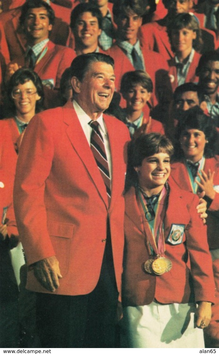 US President Reagan & 1984 US Olympic Team & Gymnast Mary Lou Retton, C1980s Vintage Postcard - People