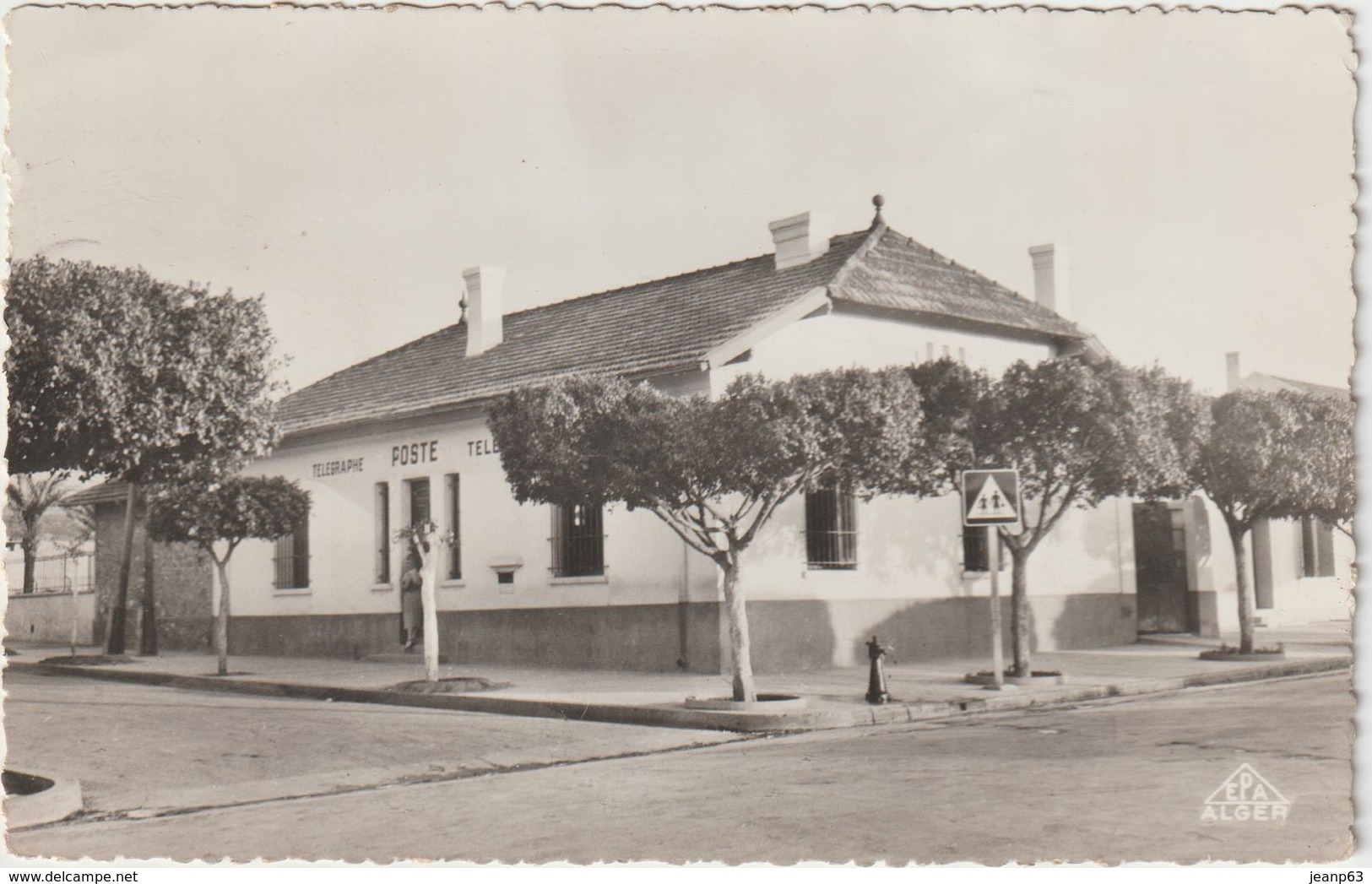 LAPASSET  16 - La Poste. (CPSM: 14x9cm) - Autres & Non Classés