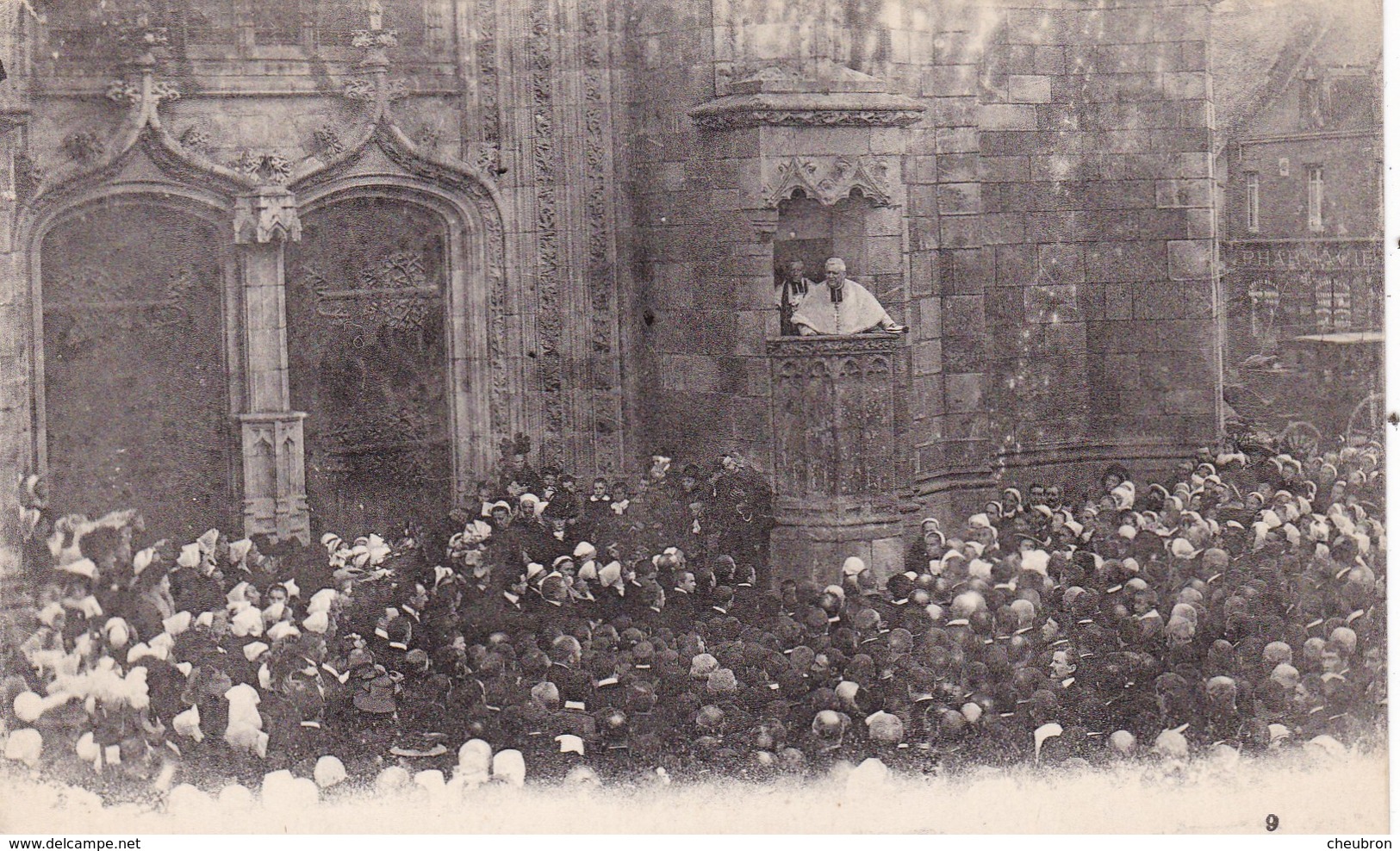 44. GUERANDE. CPA. MONSEIGNEUR L’ÉVÊQUE DE NANTES PRÊCHANT DANS LA CHAIRE EXTÉRIEURE PENDANT UNE MISSION. ANNÉE 1930 - Guérande