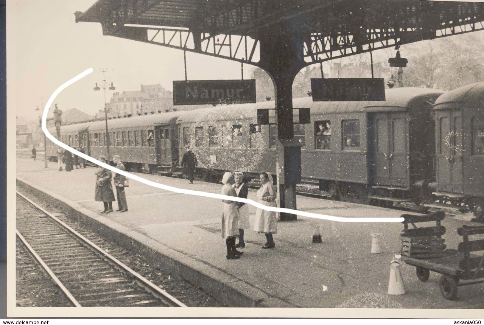 8 Gare De Namur En 1942 Avec Soldats Allemands Et Infirmières. Repro - 1939-45