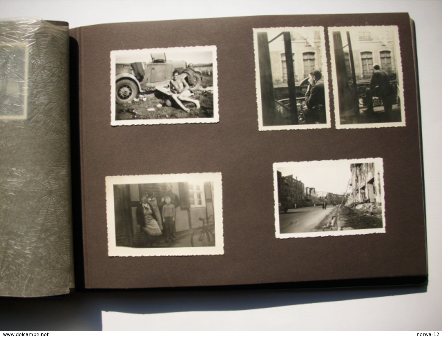 Militaria 2. Weltkrieg Fotoalbum eines Unteroffiziers aus der Zeit 1939-45. Gefallen am 30 März 1945 in Gothafen.