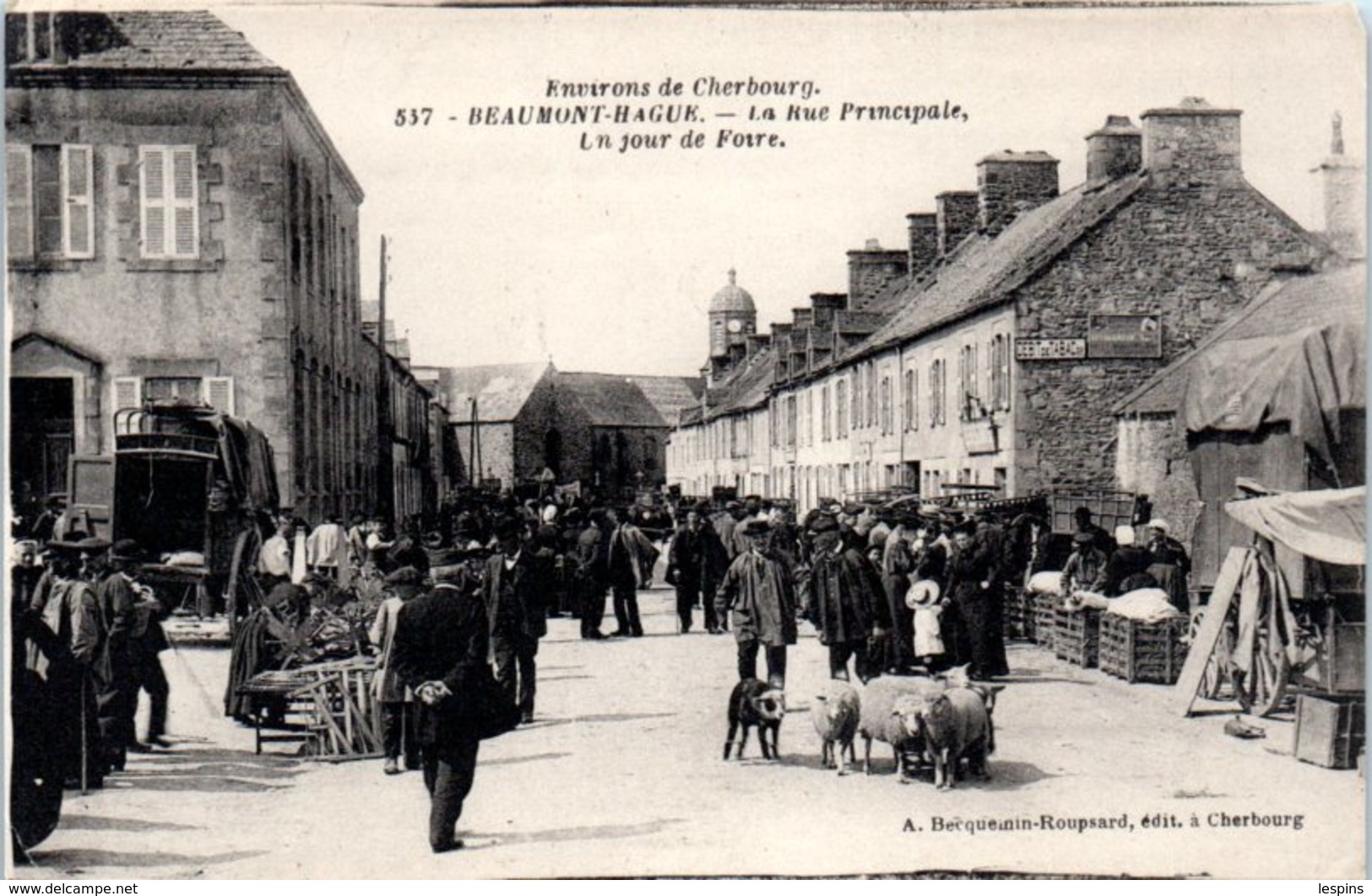 50 - BEAUMONT HAGUE --  Une Rue Principale - Un Jour De Foire - Beaumont