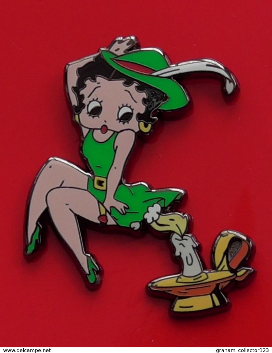 Modern Enamel Pin Badge Betty Boop Character Green Dress Hat Candlestick Flame - Celebrities