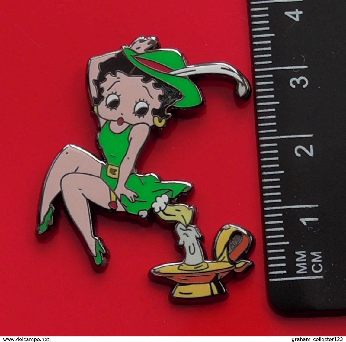 Modern Enamel Pin Badge Betty Boop Character Green Dress Hat Candlestick Flame - Celebrities