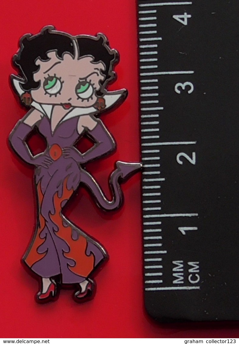 Modern Enamel Pin Badge Betty Boop Character Purple Design Dress Outfit - Celebrities