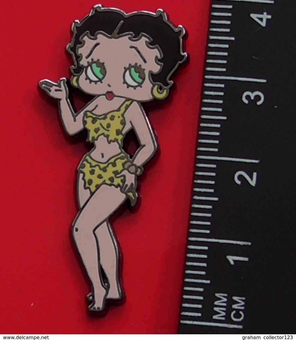 Modern Enamel Pin Badge Betty Boop Character Spotty Yellow Outfit - Celebrities