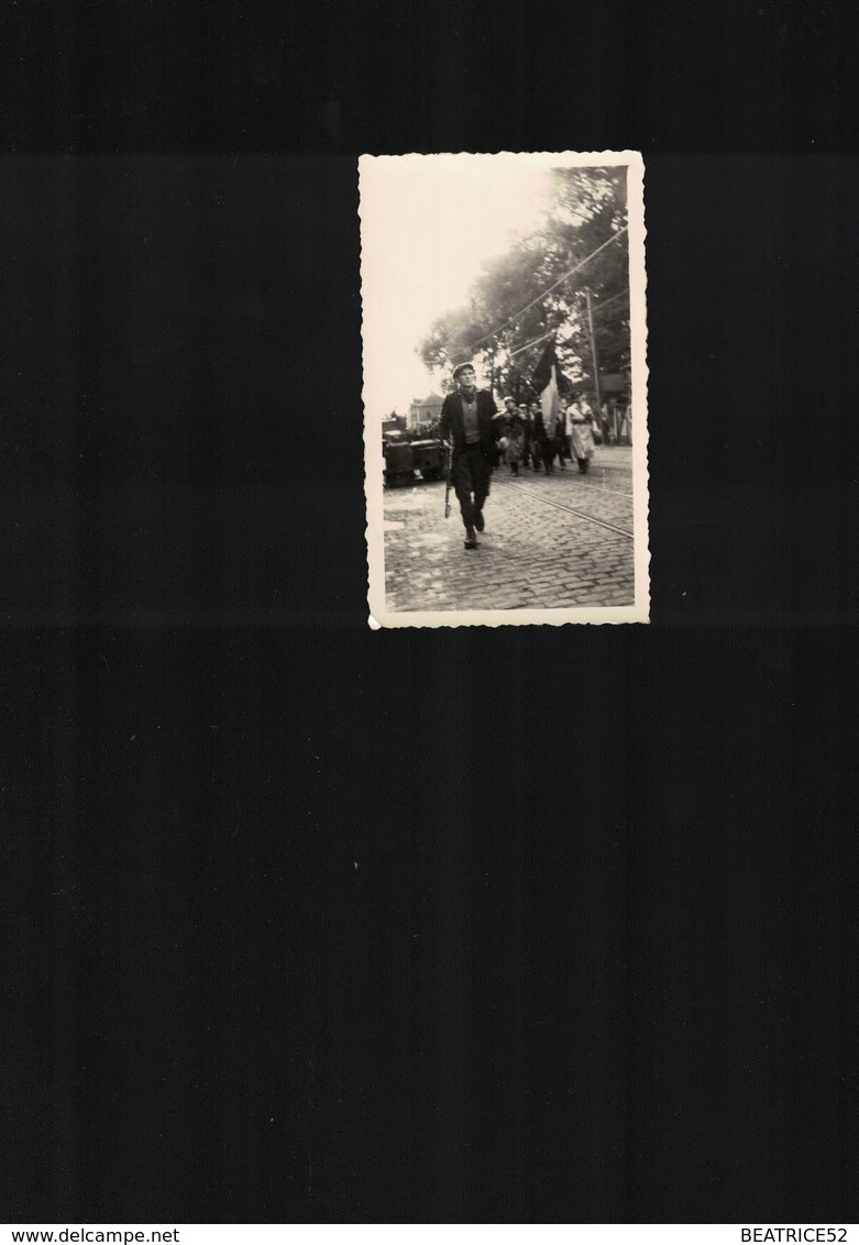 BELGIQUE PROVINCE DU HAINAUT REGION DE MONS PHOTO DU DÉFILÉ DES SOLDATS MILITAIRES AMERICAIN + RESITANTS A LA LIBERATION - Guerre, Militaire