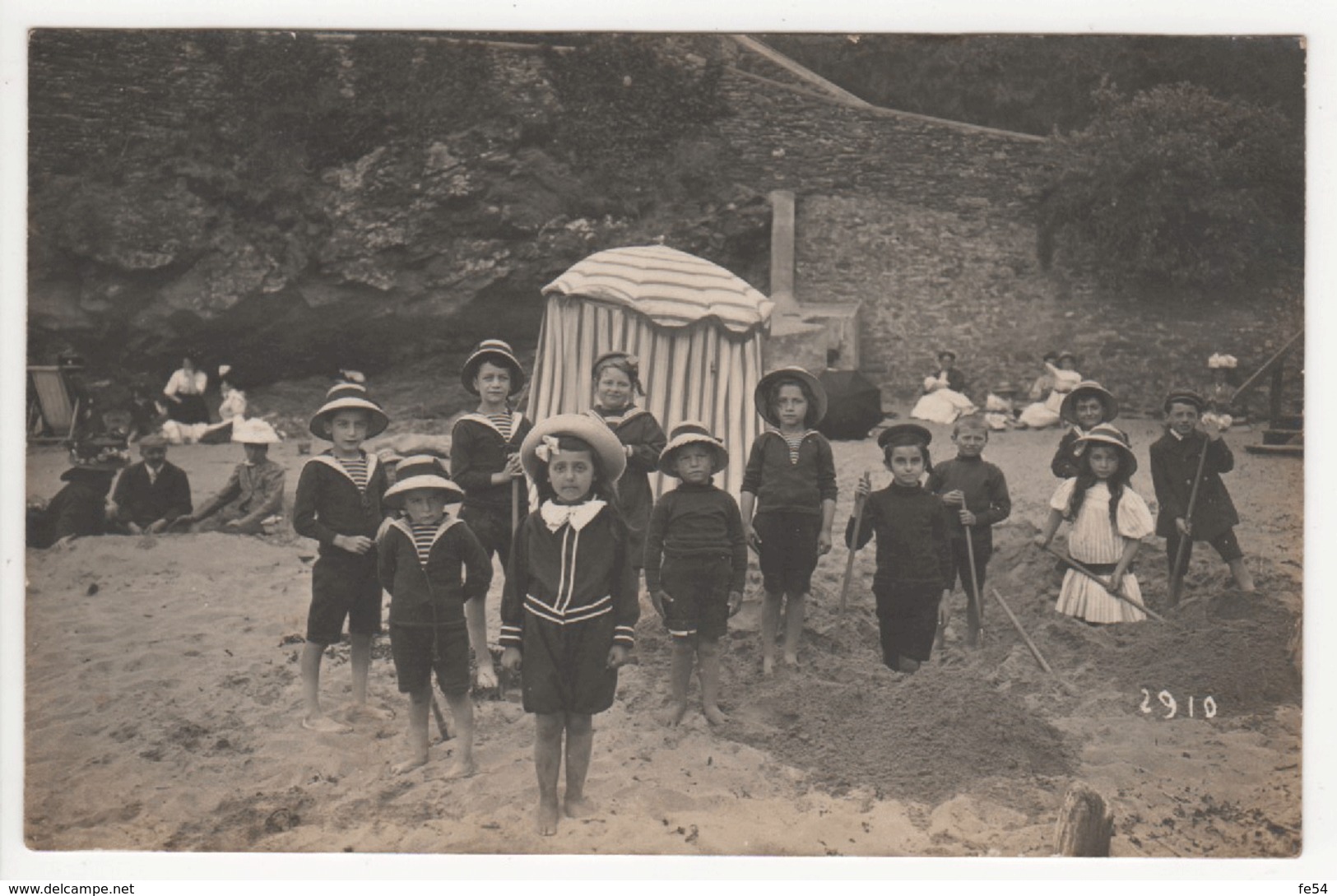 ° 44 ° PORNIC ° ENFANTS SUR LA PLAGE ° CARTE PHOTO ° - Pornic