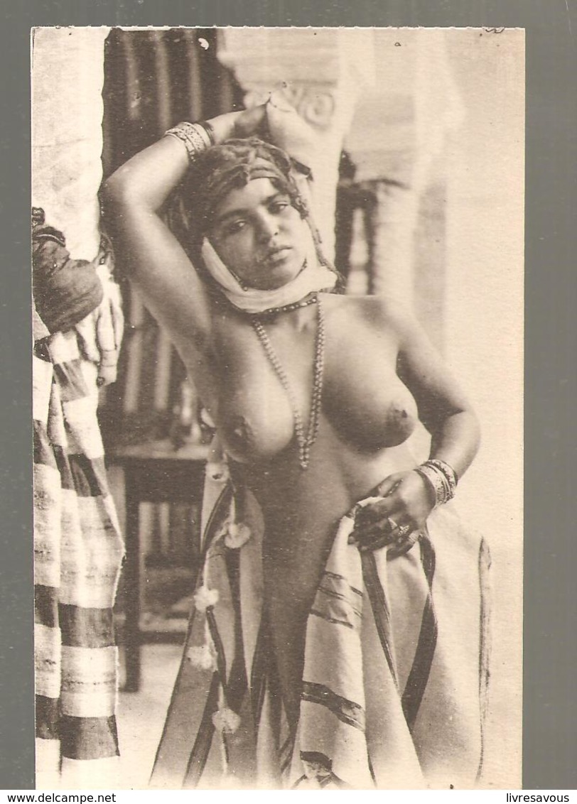 Algérie Jeune Femme Arabe Seins Nus Scènes Et Types N°6275 LL De 1905? - Femmes