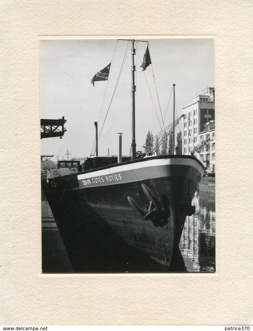 Photo Collée Sur Pochette Double Bateau Le SSA24 Cotes Roties De La Société Strasbourgeoise D'Armement Strasbourg Paris - Schiffe