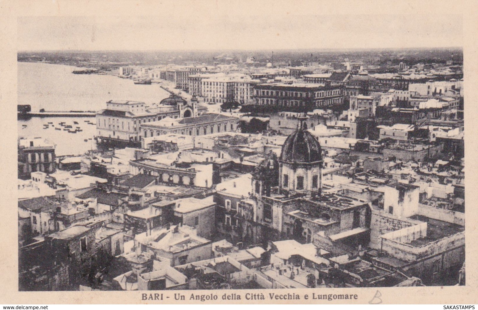 1939-Bari Un Angolo Della Citta' Vecchia E Lungomare, Viaggiata - Bari