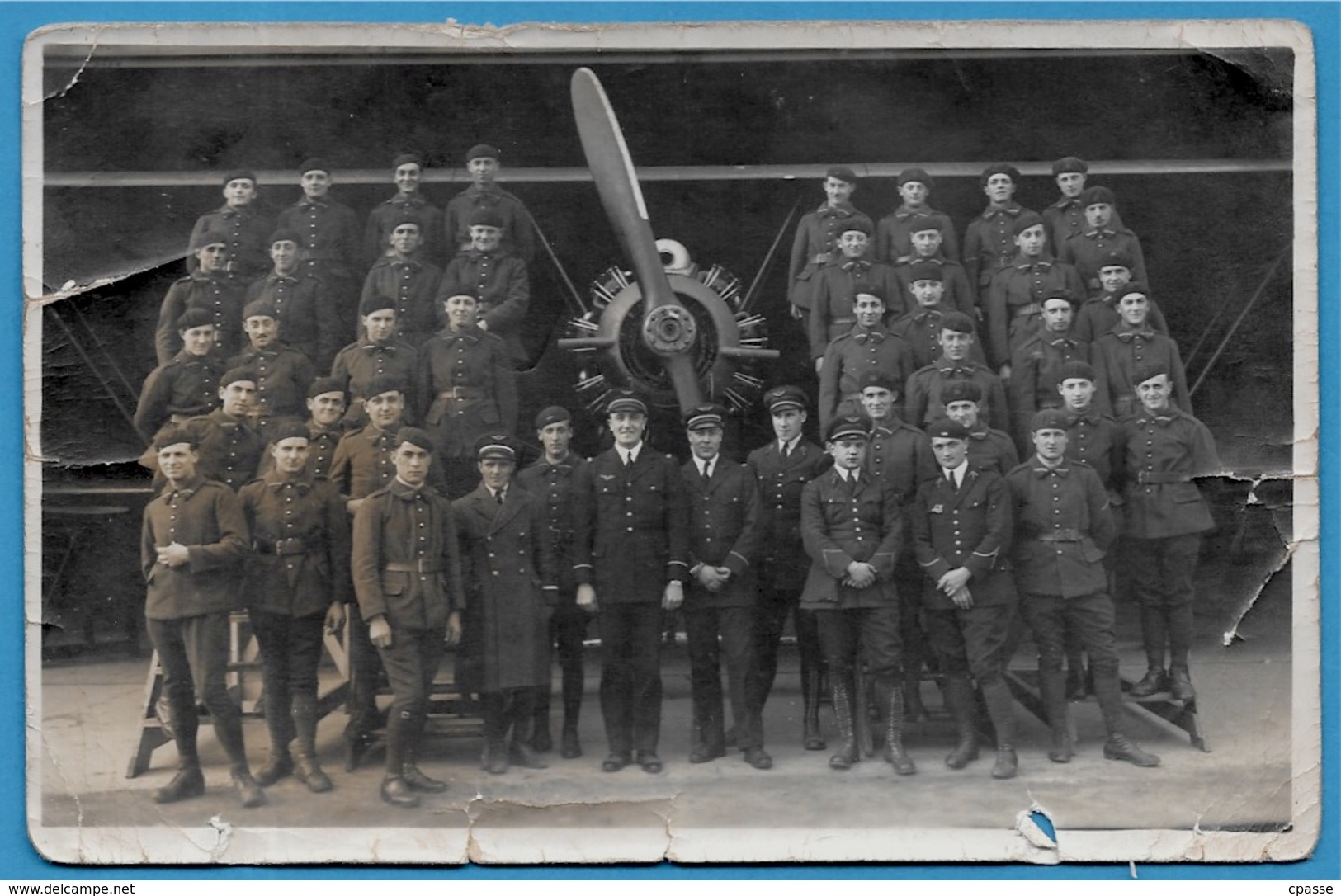 En L'état CPA CARTE-PHOTO Aviation Militaire - Groupe Devant Avion ** MILITARIA - Autres & Non Classés