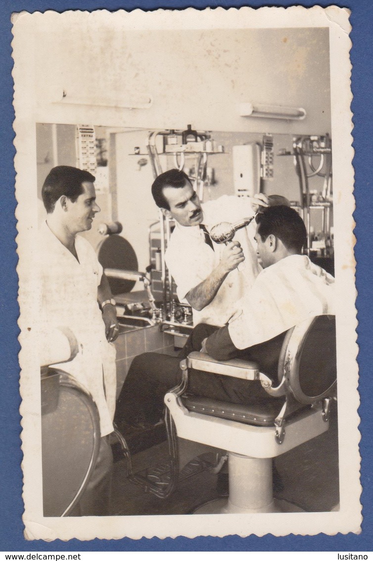 Photo Size Postcard - Mozambique Moçambique - Tete - Man Hairdresser Coiffeur 1967 - Africa