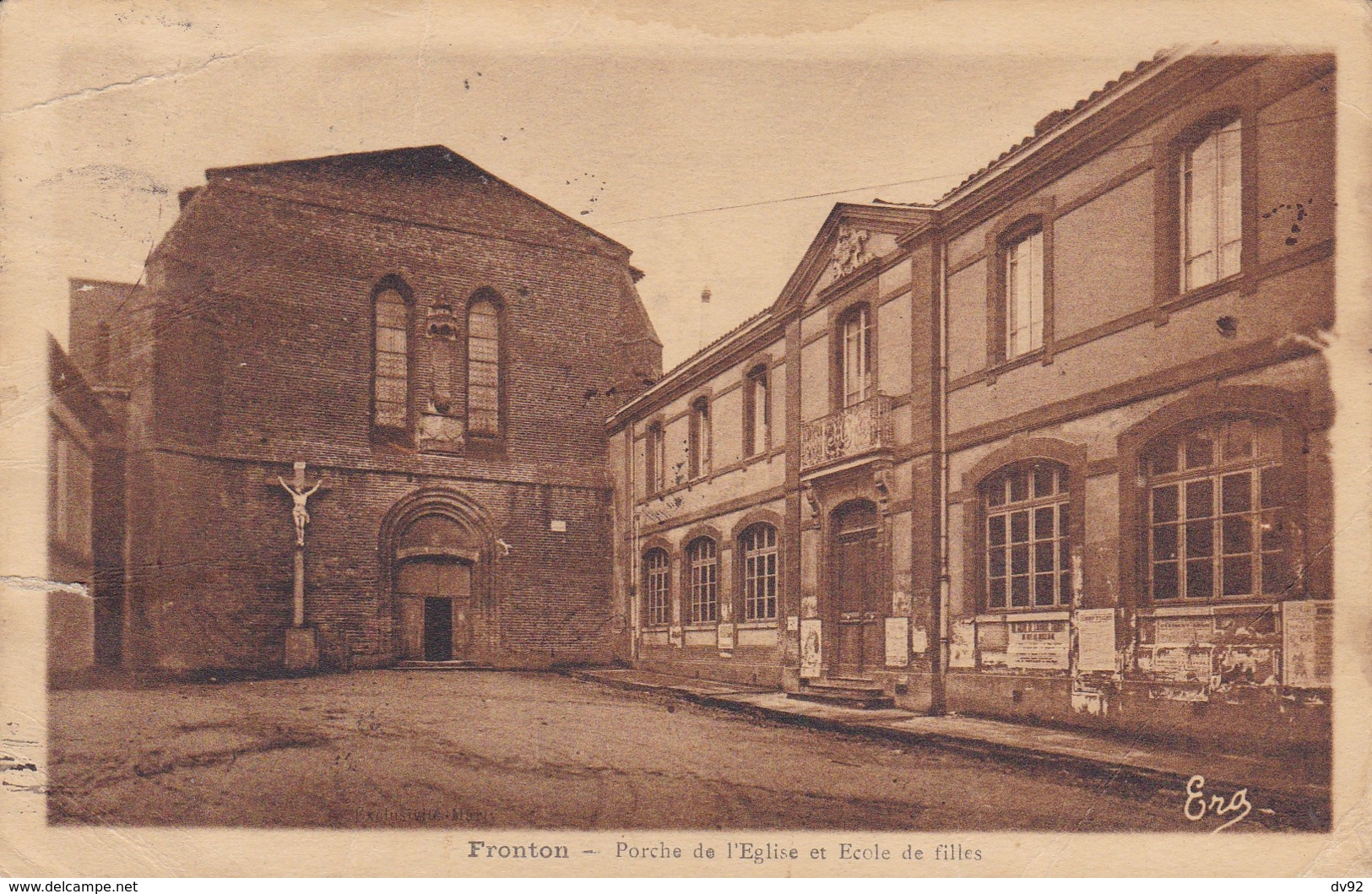 HAUTE GARONNE FRONTON PORCHE DE L EGLISE ET ECOLE DE FILLES - Autres & Non Classés