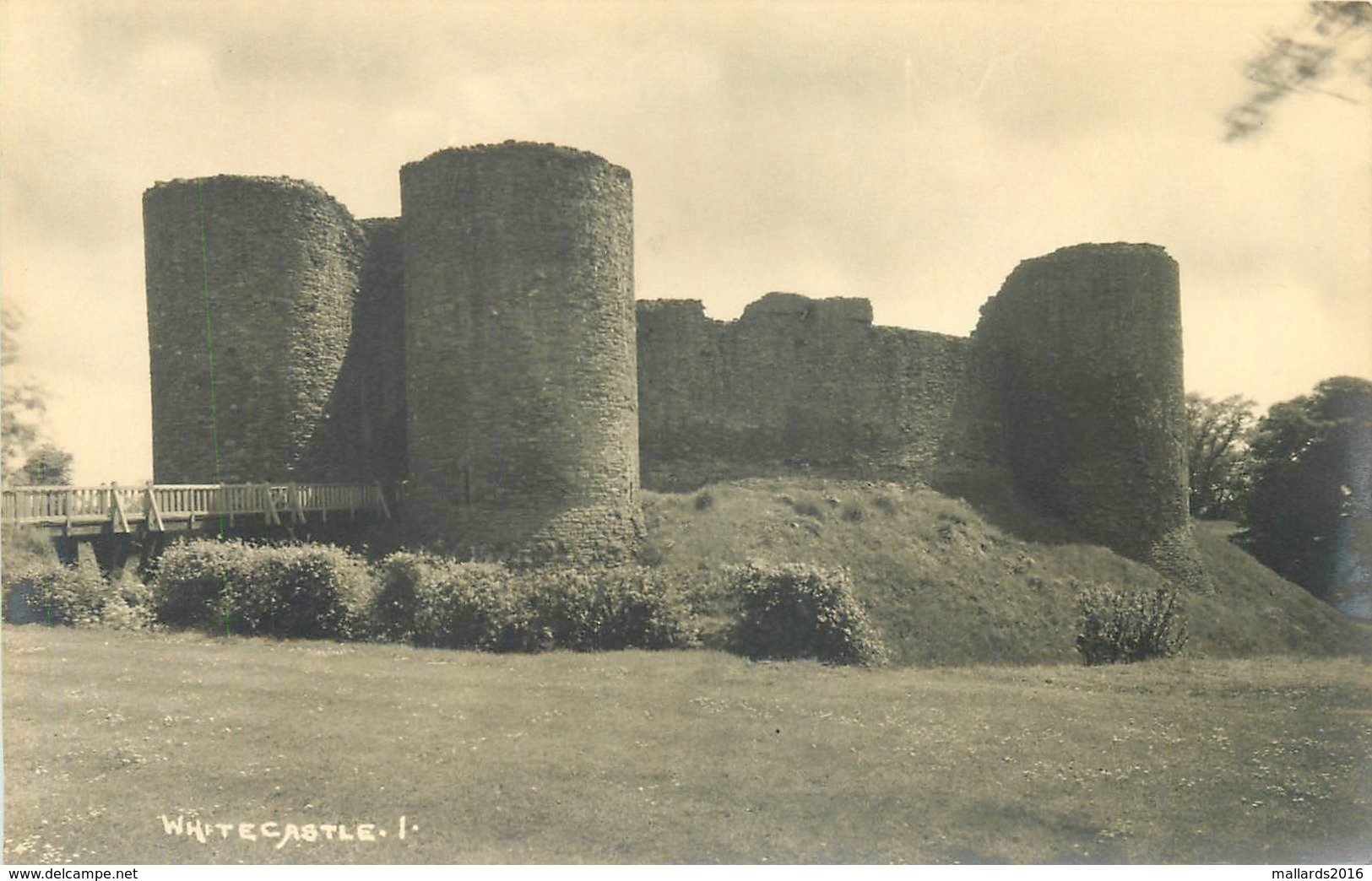 WHITE CASTLE ~ 2 OLD PHOTO POSTCARDS #88173 - Monmouthshire