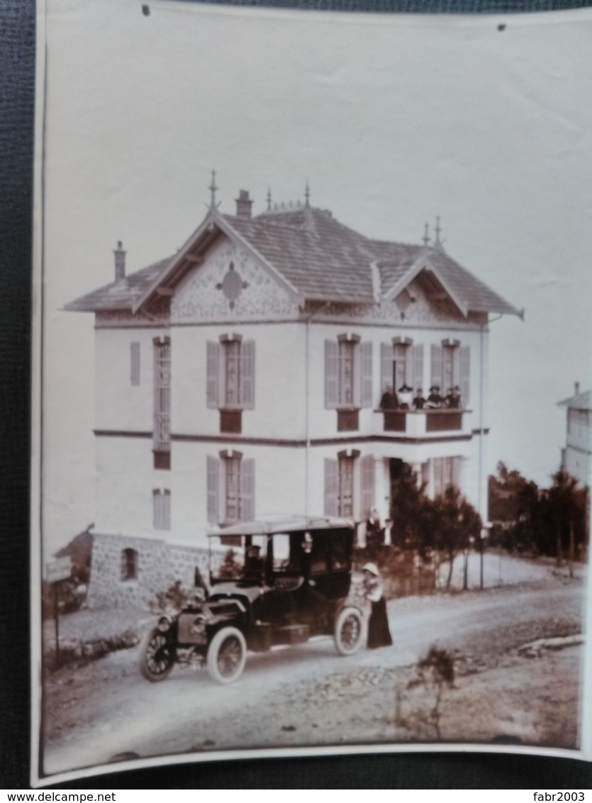 Espero Pax Deux Grandes Photos. Villa Et Voiture Ancienne En Gros Plan. Boulevard De Espéro Pax. Var - Lieux