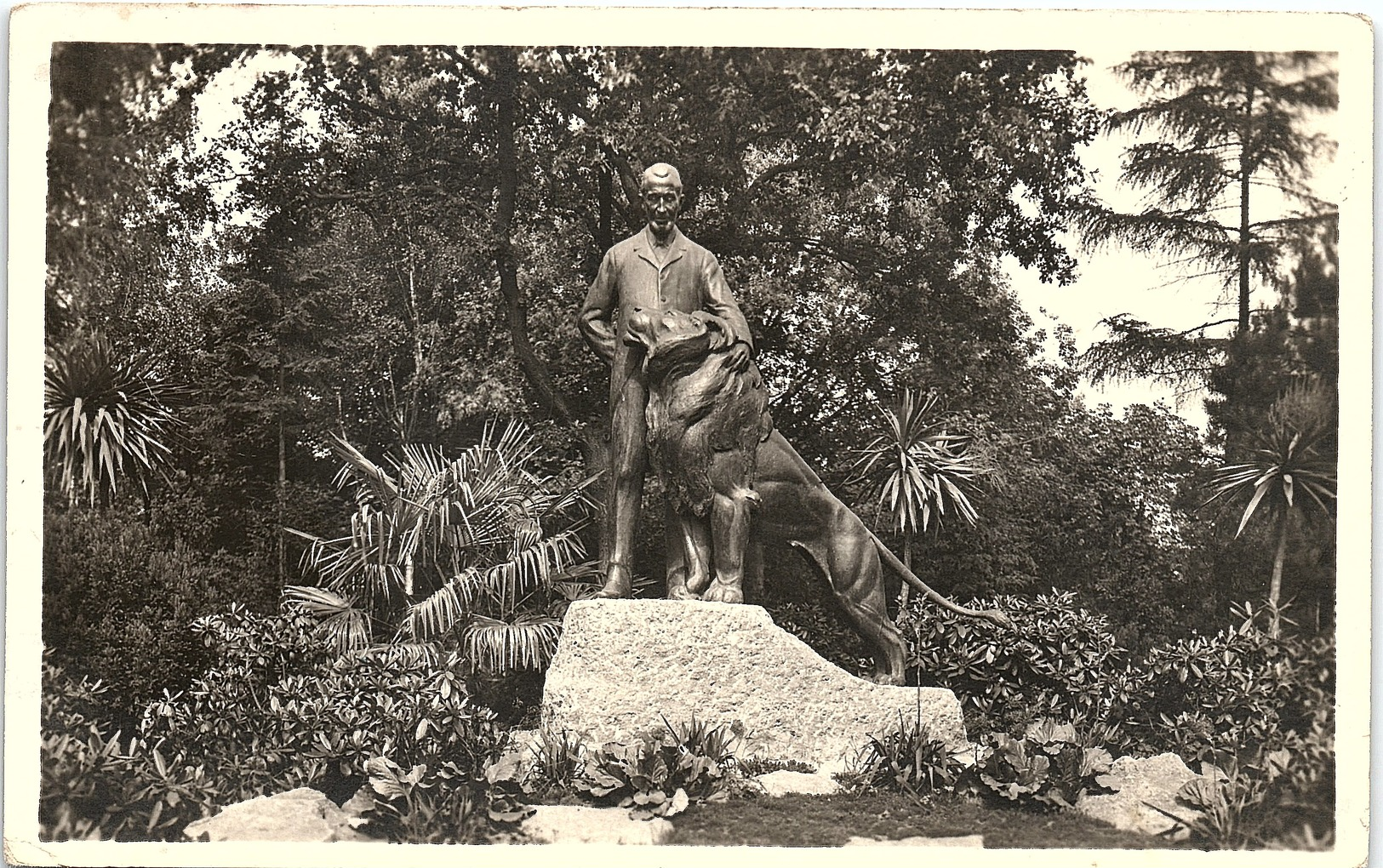 Carl Hagenbeck And Lion Statue - Autres & Non Classés