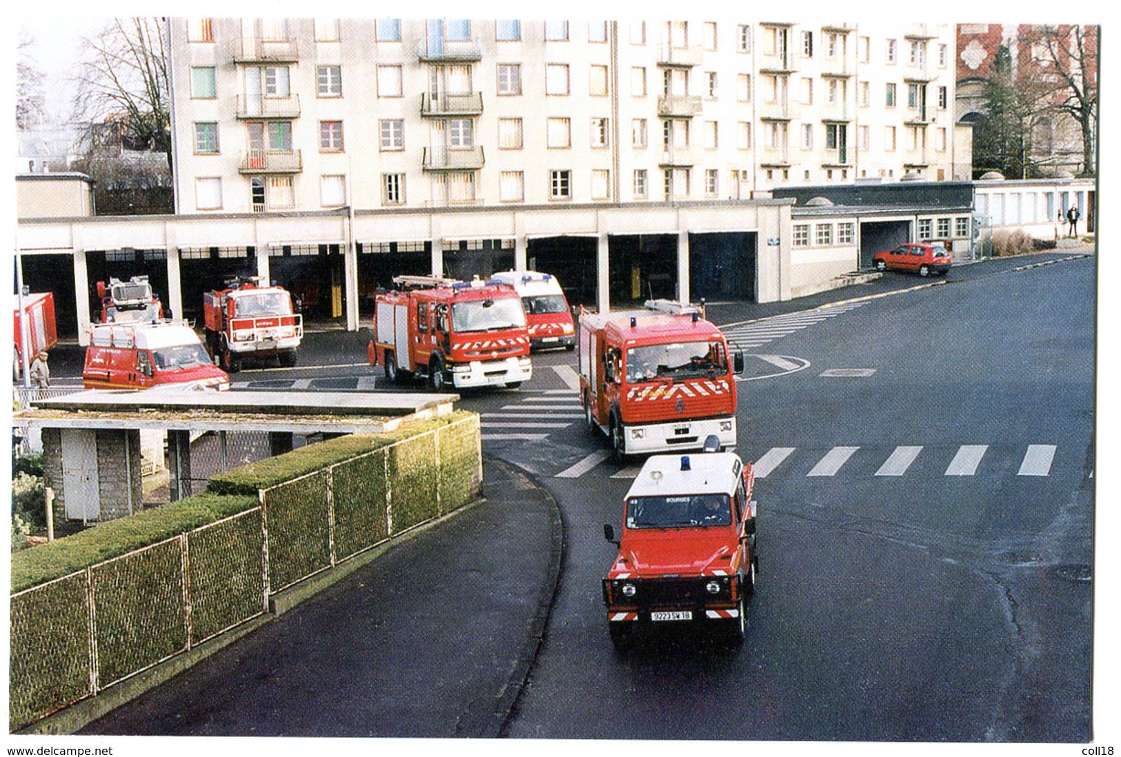 CPM 18 BOURGES Pompiers De Seraucourt  Le Départ En 2002 ! - Bourges