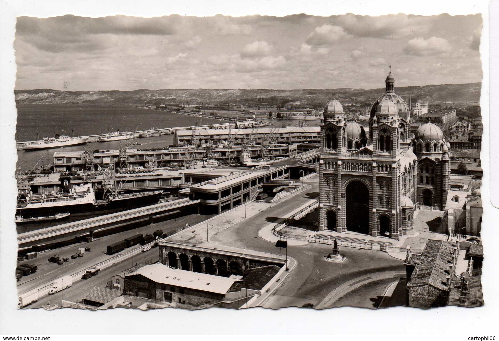 - CPSM MARSEILLE (13) - La Cathédrale, Le Quai De La Joliette Et L'Entrée Des Ports - Editions De France 1081 - - Joliette, Zone Portuaire