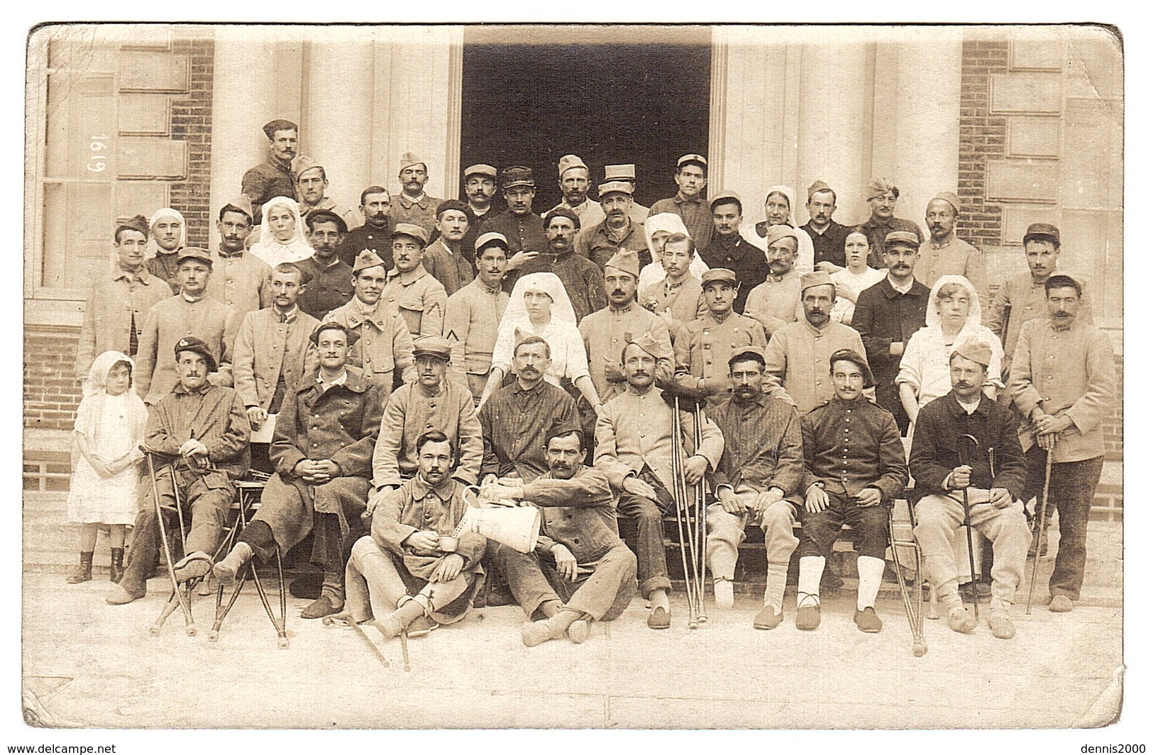 MILITARIA - CARTE PHOTO - Hopital ? - GROUPE DE BLÉSSÉS MILITAIRES - Photographe MULARD, Yerres - Guerre 1914-18