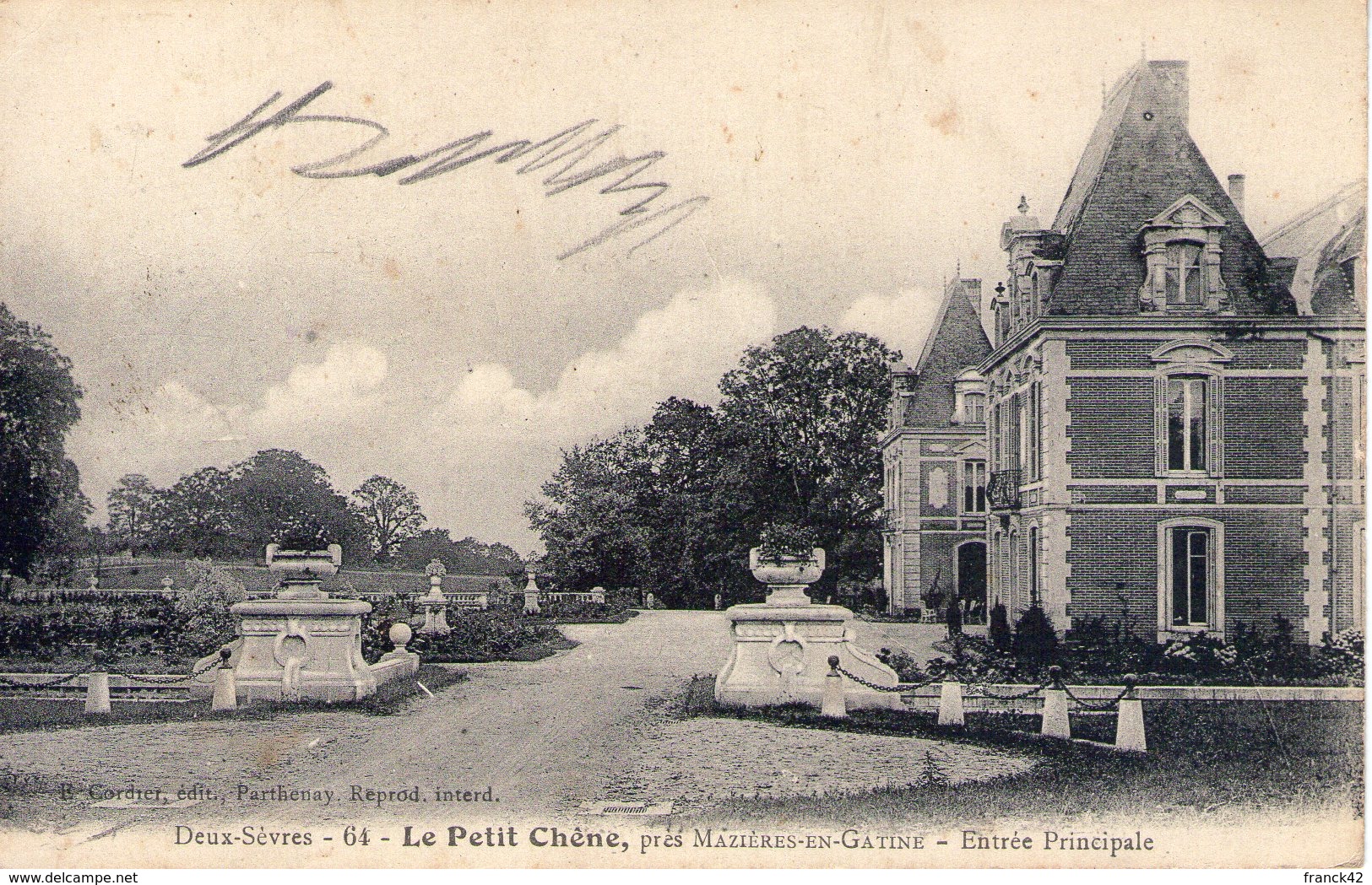 79. Le Petit Chene. Près Mazieres En Gatine. Entrée Principale - Mazieres En Gatine