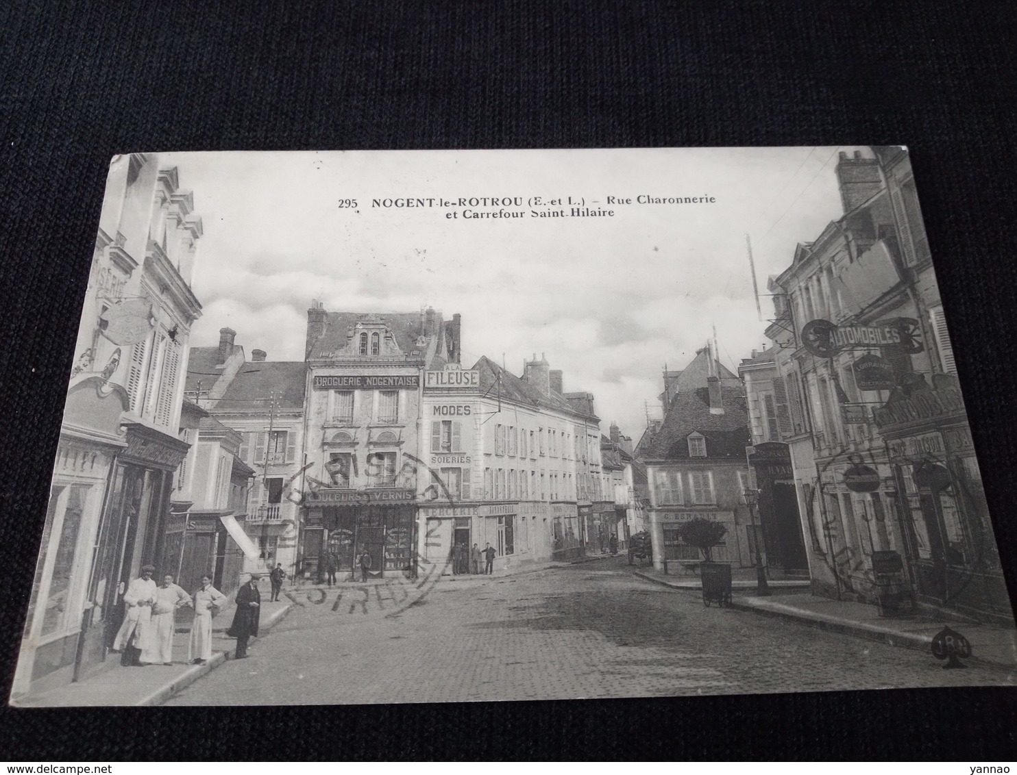 Ancienne Carte Postale Cpa Rare Nogent Le Rotrou Rue Charonnerie Et Carrefour Saint Hilaire Animée Commerces - Nogent Le Rotrou