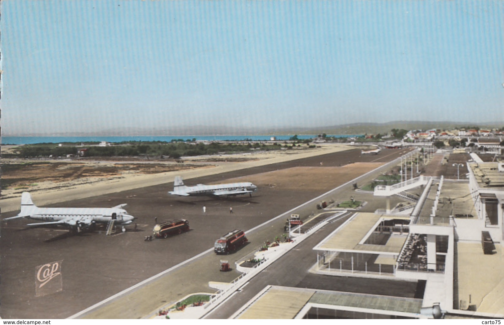 Aviation - Avions - Aéroport De Nice -- Aire De Stationnement - 1964 - 1946-....: Modern Tijdperk
