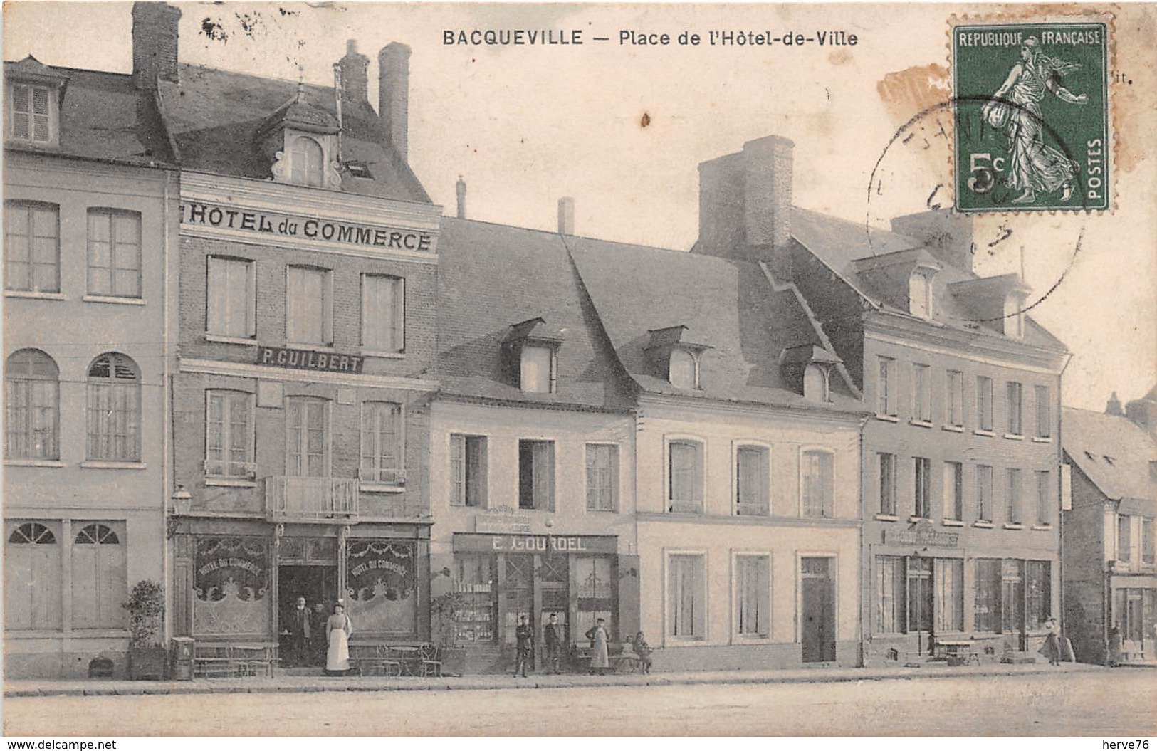 BACQUEVILLE - Place De L'Hôtel De Ville - Hôtel Du Commerce - Autres & Non Classés