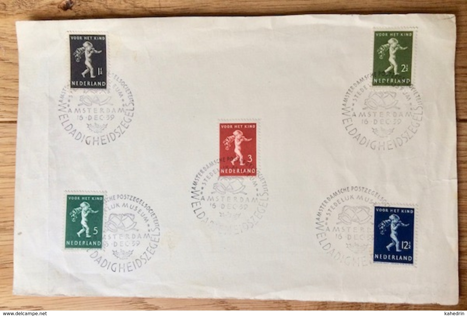 Nederland 1939, Kinderzegels Op Een Vel Papier Met Stempel: A'damsche Postzegelsocieteit Stedelijk Museum - Brieven En Documenten