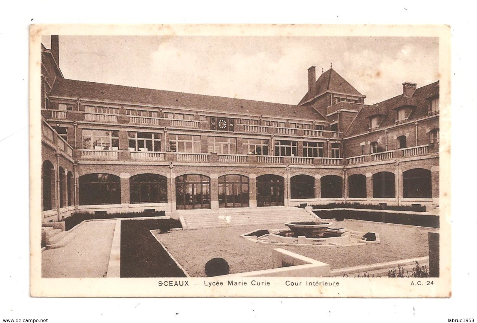 Sceaux-Lycée Marie Curie-Cour Intérieure-(D.362) - Sceaux