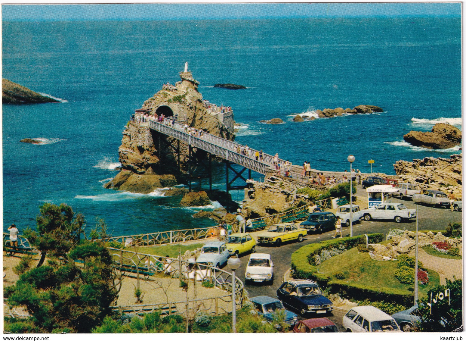 Biarritz: SIMCA 1000, 1100, RENAULT 4, 5, 16, BMW 02, SAAB 99 L CM 4, PEUGEOT 404, CITROËN DS  - Rocher De La Vierge - Voitures De Tourisme