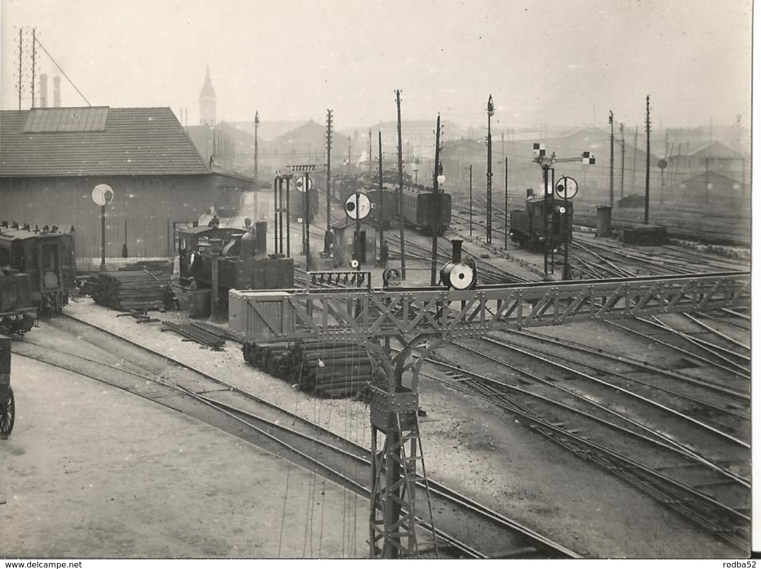 Photo - Thème  Transport - Chemin De Fer - Gare à Localiser - Locomotive - Train - Trains