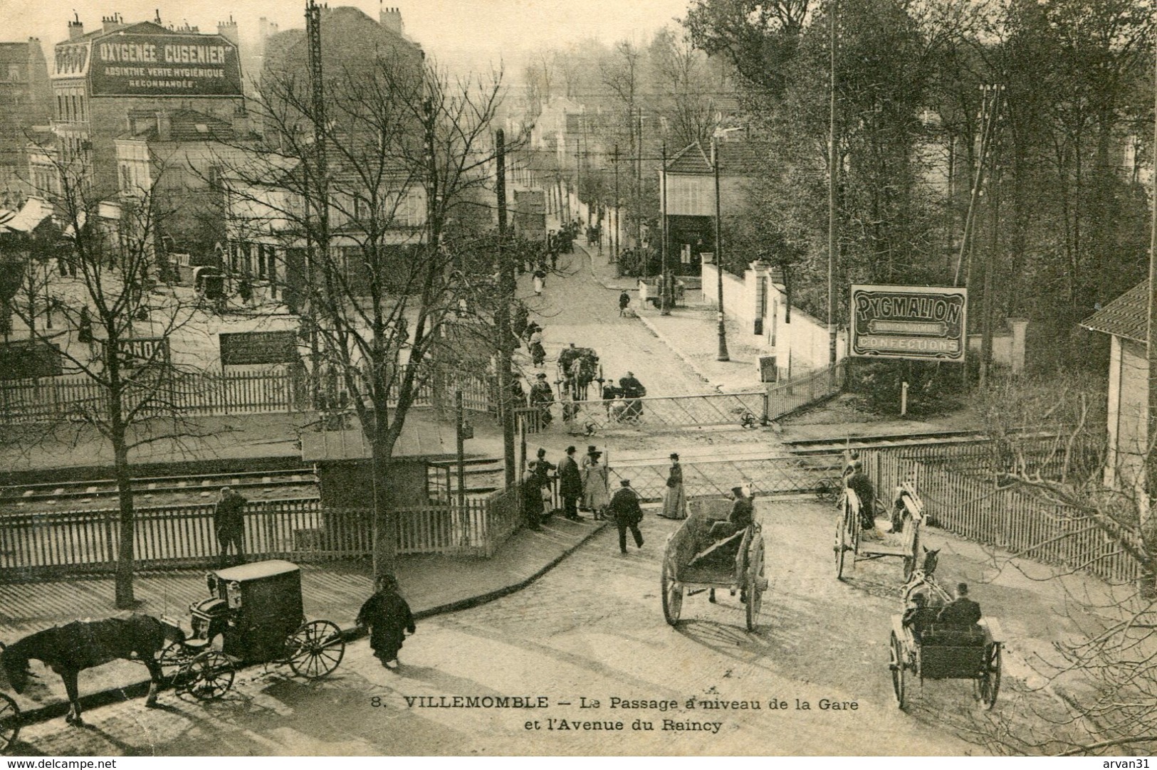 VILLEMOMBLE - LE PASSAGE à NIVEAU De La GARE Et L' AVENUE Du RAINCY - - Villemomble