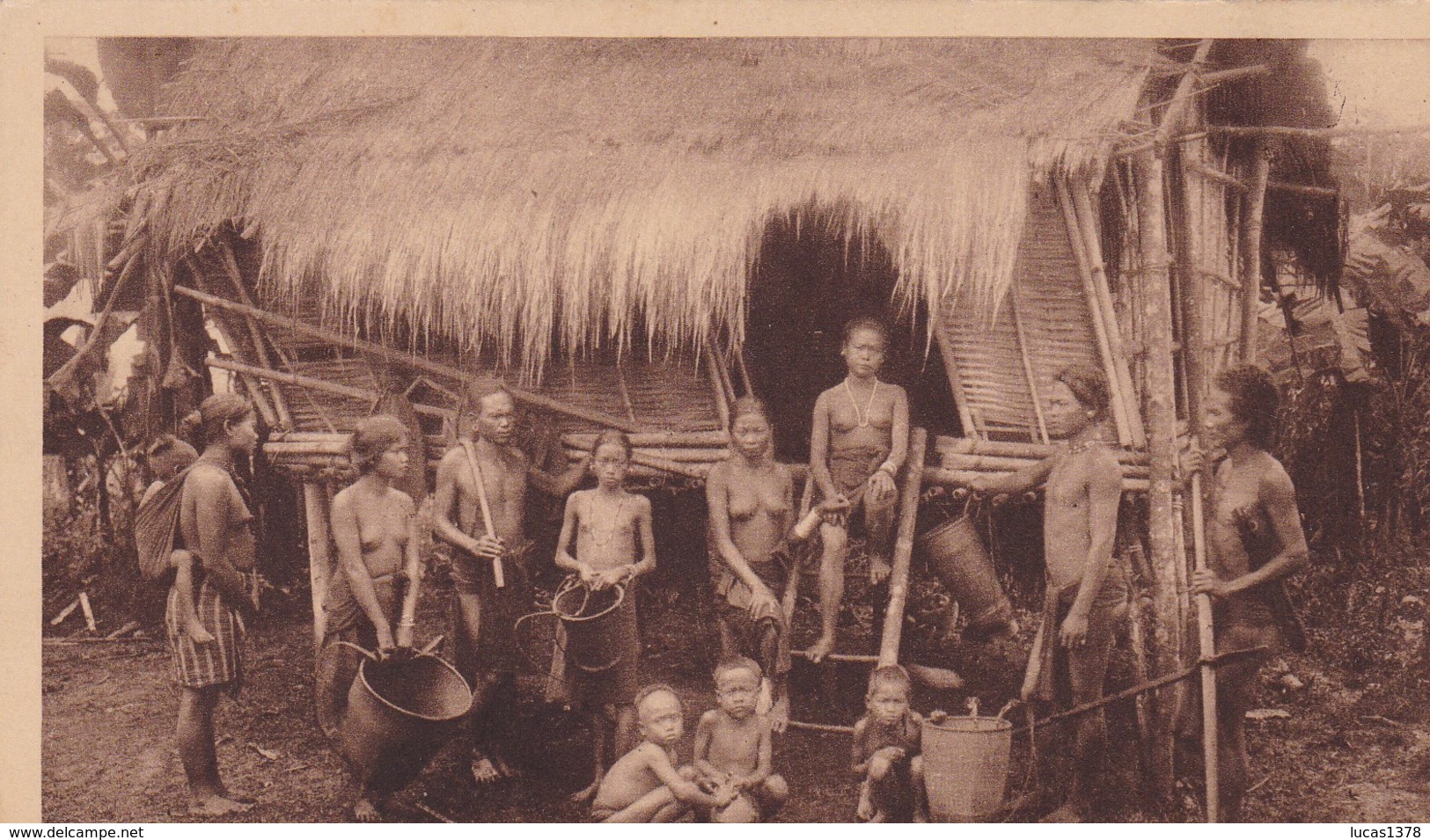 HAIPHONG / CONSTRUCTION D UNE PAGODE / LA CHARPENTE / JEUNES FEMMES SEINS NUS - Viêt-Nam