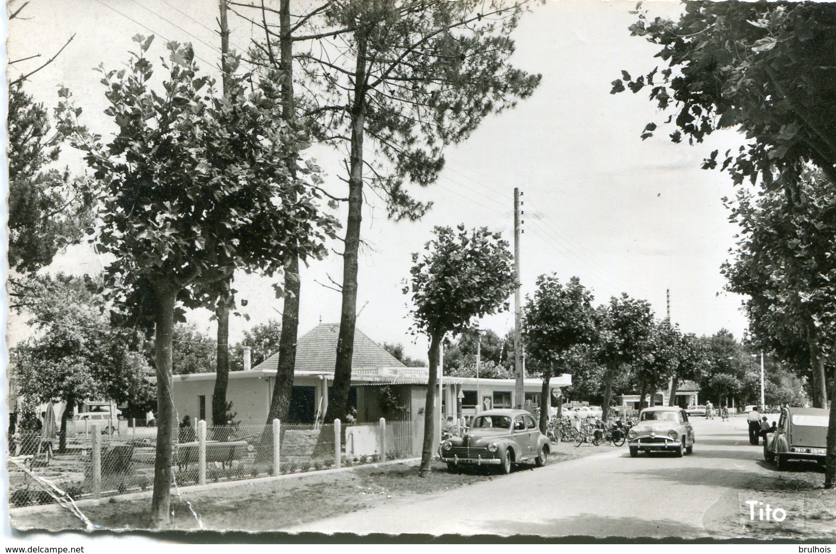 Cpsm Pf Nb 33 Andernos Le Mauret Place De L'étoile --2 Ch.-203-Aronde-vélos- - Andernos-les-Bains