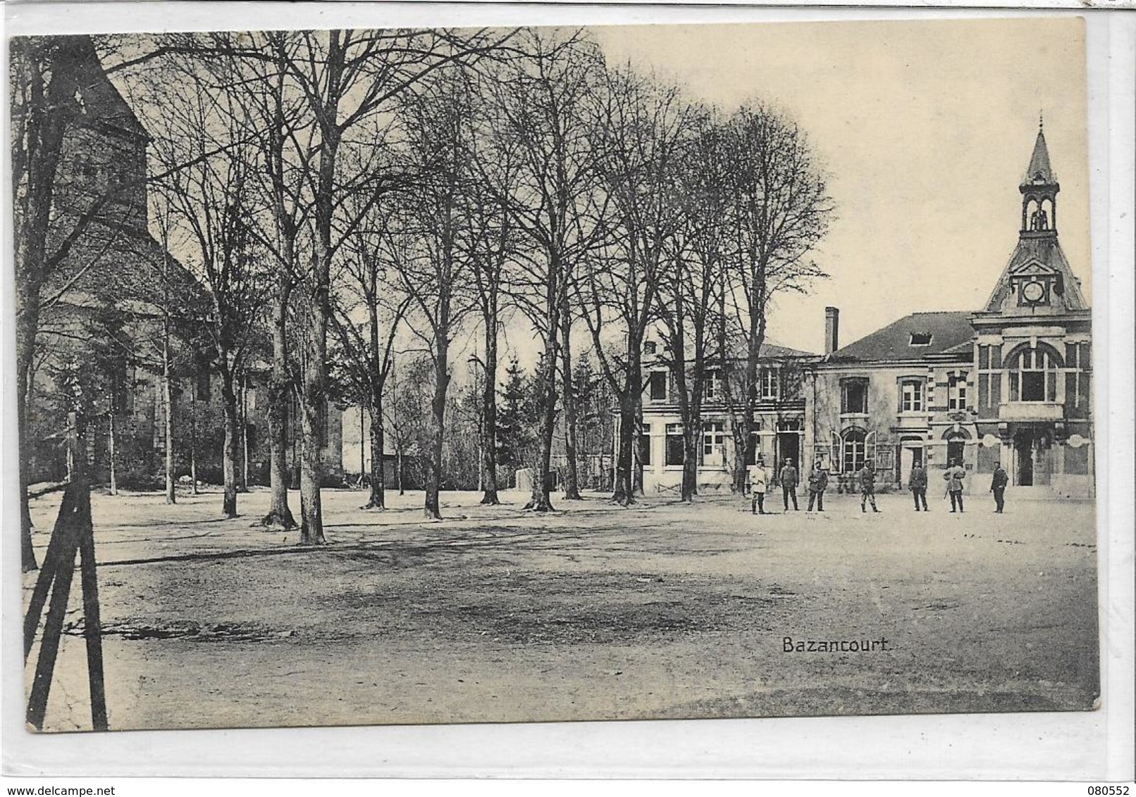 51 BAZANCOURT . La Place Animée De Soldats Allemands , église  , édit : Scharr Et Dathe , écrite En 1915 , état Extra - Bazancourt