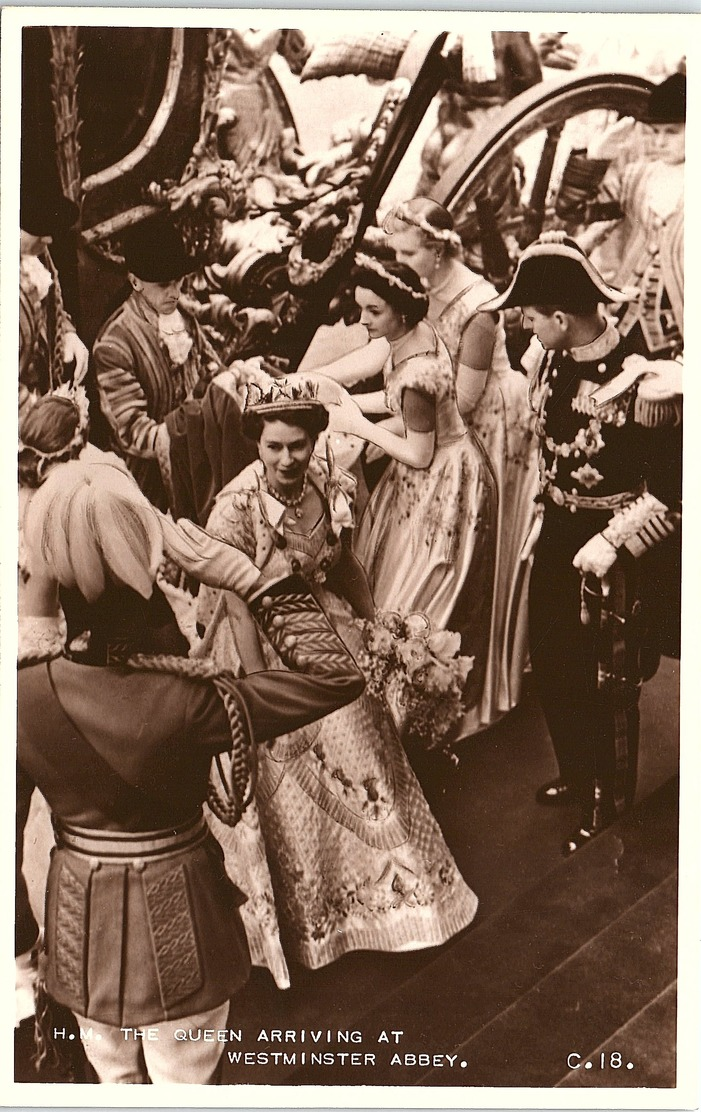 H.M. The Queen Arriving At Westminster Abbey, Coronation 1953 - Royal Families