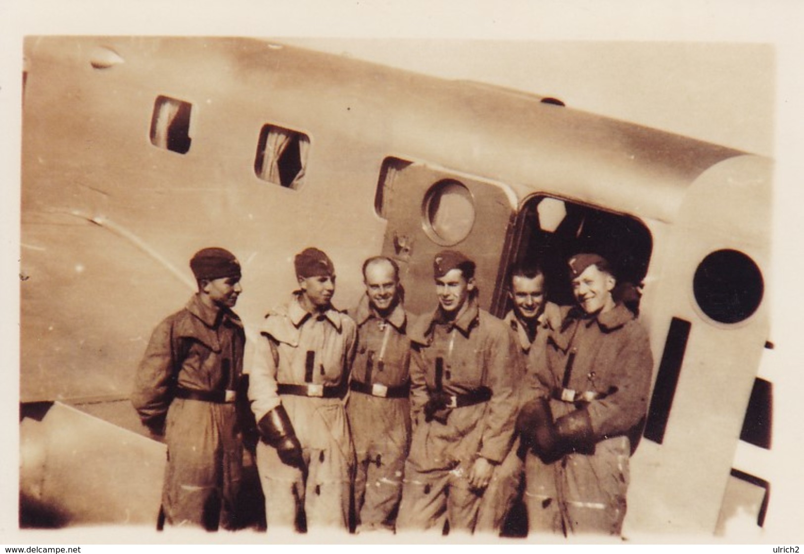 Foto Deutsche Soldaten Vor Junkers Transportflugzeug - 2. WK - 12*8cm  (40529) - Krieg, Militär